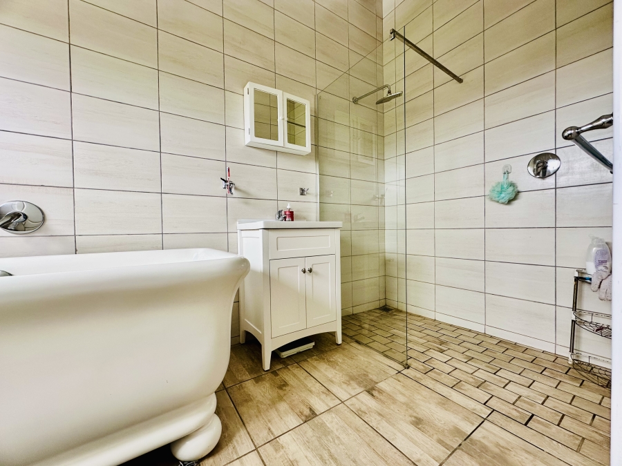 3 Bedroom Property for Sale in Franskraal Western Cape